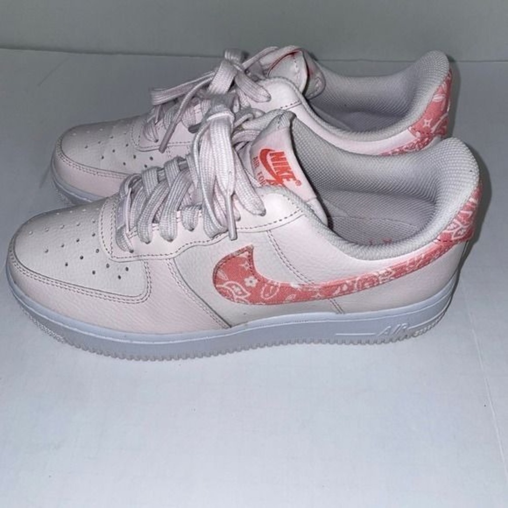 Nike Air Force 1 Low Pink Paisley Bandana Sneakers FD1448-664 Womens 8 - Picture 1 of 9